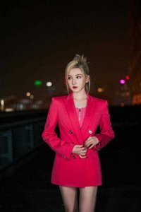 陈小纭御姐风写真 身材被低估了啊